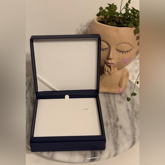 Gucci Classic Black & White Gift Box 7.38x7.38x3 Inc Empty Unbranded Box - Picture 8 of 13